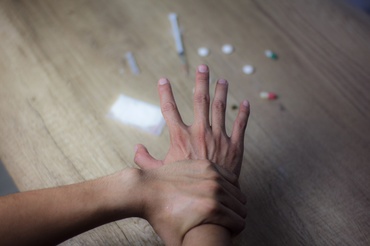 Consumul de droguri la adolescenți: Cum pot părinții preveni acest risc?