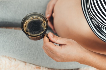 Când devine consumul de cafea un pericol pentru făt?