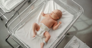 UPDATE: Bebeluș din gemeni, dispărut din maternitate. A fost găsit în locuința unei tinere de 19 ani. Fusese vândut de mamă pentru 5000 lei