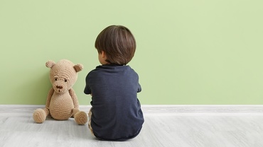 Copiii cu autism nu sunt „altfel” ca să-i punem deoparte. Sunt altfel ca să ne învețe ceva ce noi am uitat
