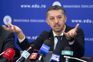 „Butonul roșu” a fost oficializat în școli: elevii, profesorii și părinții pot semnala anonim cazuri de bullying, abuz sau consum de droguri