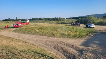 Un copil de doar 3 ani a căzut într-o fântână adâncă de patru metri, în Iași. A fost salvat la timp