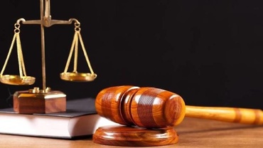 Şoferul unui microbuz şcolar a agresat sexual de mai multe ori o elevă de 12 ani