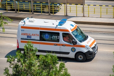 Copil lovit de o ambulanță SMURD în București. A fost preluat și dus la spital