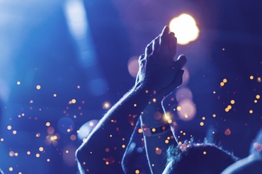 De la muzică trap la dezvoltare emoțională: ce ne spun festivalurile despre nevoile generației Z și ce putem face noi, părinții