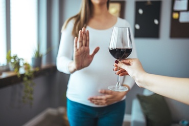 Efectul alcoolului în primele săptămâni de sarcină – ce trebuie să știi