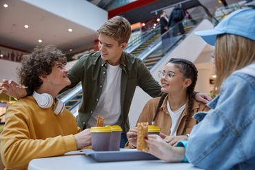 Adolescenții și cafeaua: Când e momentul potrivit să spunem „da” cafelei?