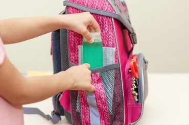 Cum alegi ghiozdanul perfect pentru copilul din clasele 0–4 – ghid complet pentru părinți