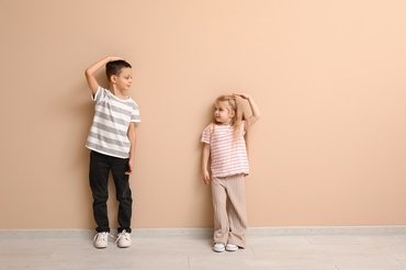 Copilul meu e destul de mic de înălțime. Ar trebui să mă îngrijorez?