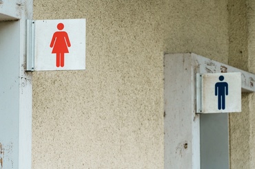 Toaletele din școli – problema pe care o ignorăm, dar o trăiesc copiii noștri