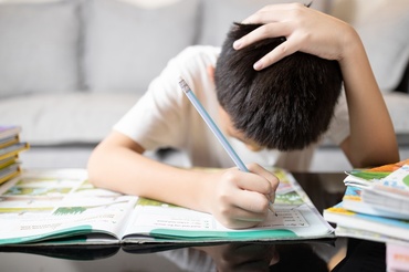 Cât de mult îi ajută temele pe copiii de la Clasa 0, de fapt?