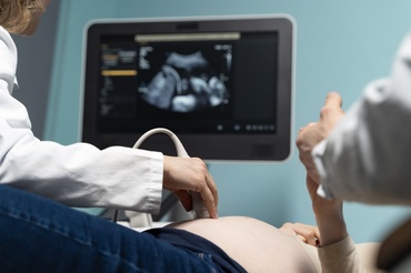 Doctoriță, condamnată la despăgubiri de 300.000 euro, pentru nașterea unui copil cu Sindrom Down