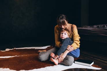 Familia modernă are mai multe forme – de ce încă o judecăm pe cea cu un singur părinte?