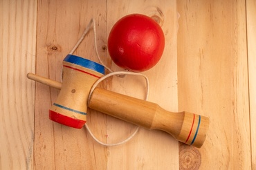 De ce kendama nu e doar o jucărie. Ce spun psihologii despre beneficiile ei