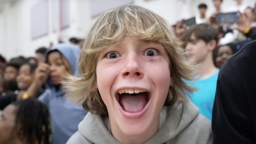 De ce strigă copiii „six-seven”. Ce e noul trend și cum ar trebui să reacționeze părinții