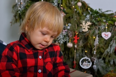 Serbarea de Crăciun la grădiniță: cum recunoști când educatorul pune presiune inutilă pe copii