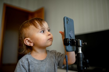 Efectul Tik Tok asupra copiilor:videoclipurile scurte afectează direct sănătatea mintală și funcționarea cognitivă