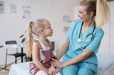 Analiza amprentei anale la copii: ce este, când se recomandă și ce trebuie să știe părinții