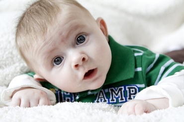 Dezvoltarea psihomotorie a bebelusului de la 3 la 4 luni