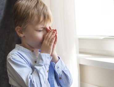 Rutina de seară care reduce crizele de dimineață. De ce obiceiurile de seară influențează comportamentul copilului a doua zi