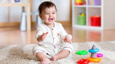 Dezvoltarea psihomotorie a bebelusului de la 7 la 8 luni