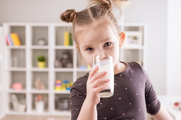 Alimentația copilului de 1-3 ani. Cât lapte este recomandat să consume un toddler?