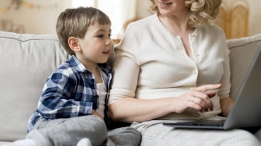 9 moduri în care părinții pot folosi ChatGPT pentru a-și face viața mai ușoară