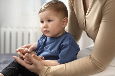 3 semne timpurii de autism până la vârsta de 1 an: ce pot observa părinții