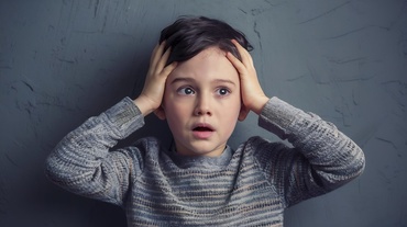 Anxietatea la copii — cum îți dai seama că micuțul tău se luptă cu ea și ce înseamnă asta cu adevărat