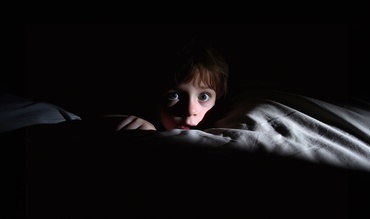 De ce unii copii nu pot adormi devreme — și ce e cronotipul biologic care explică asta