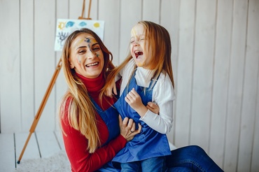 „Beta Mum": noul trend în parenting. Ce fac mamele acum, conform acestui curent