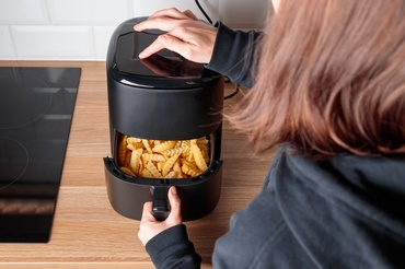 Air fryer-ul și mâncarea pentru copii: chiar e mai o opțiune mai sănătoasă?