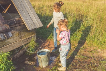 Vara la bunici sau la afterschool? Ce câștigă și ce pierde copilul, în fiecare variantă