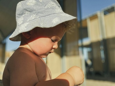 5 greșeli pe care le fac părinții cu copiii mici, pe timp de caniculă