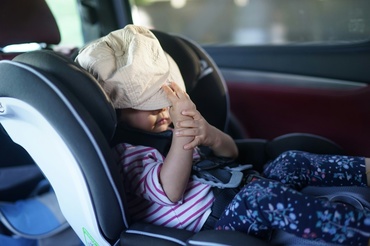 Nu mai lăsați copiii nesupravegheați vara, în mașină! Tragedia care se repetă în fiecare vară
