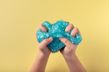 Jucăriile „squishy", noul pericol de pe TikTok: cum ajung copiii să sufere arsuri grave