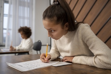 Certificatul CES, cu două săptămâni înainte de examen. Cum a devenit o diagnoză un bilet spre licee de top