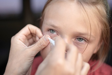 Conjunctivita de bazin la copii: de ce se răspândește atât de repede vara și cum o recunoști