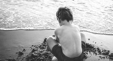 Meduză, arici sau „dragon de mare"? Ghidul de prim ajutor pe care orice părinte ar trebui să-l știe înainte de plajă