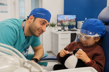 Copilul nu vrea la dentist: cum îl pregătim fără traumă