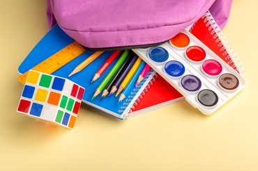 450 de lei pentru rechizite, de la Primăria Capitalei: cine poate cere banii și ce acte trebuie depuse