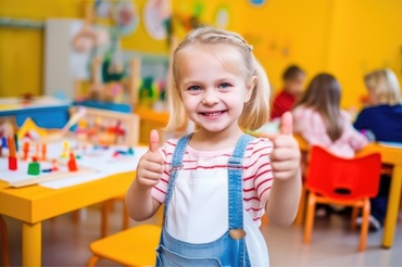 5 fraze prin care te poți asigura că cel mic se va adapta mai rapid la grădiniță. Și 5 care îi sabotează procesul