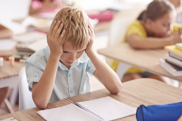 „Nu vreau la școală!” Cum motivezi un copil de clasele primare să meargă la școală