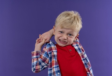 De ce copilul mușcă la grădiniță și când e cazul să te îngrijorezi