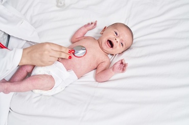 Bronșiolita la bebeluși: cum începe și care sunt semnele pentru care mergi la medic