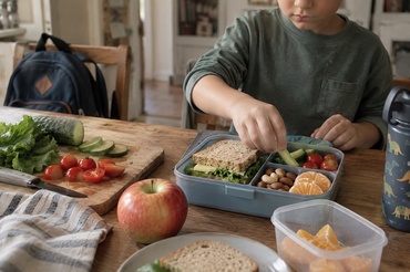 5 idei de pachețel pentru școală care nu te costă mai mult de 200 de lei pe lună