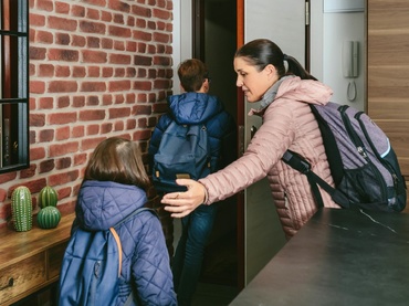 „Școala altfel” și „Săptămâna verde”. Pentru copii, activități educative. Pentru părinți, un coșmar logistic și financiar
