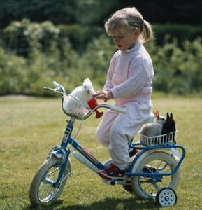 Cand si cum invata sa mearga pe bicicleta