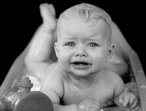 Bebelusului ii e frica de apa