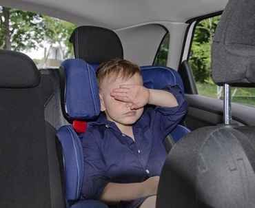 Cum ajuti un copil cu rau de masina